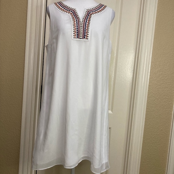 BCBG Shift Dress Embroidered Boho - Picture 3 of 16